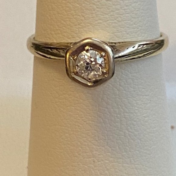 Solid 14K Yellow Gold Diamond Ring Sz 7.5 w/ White Gold Accents - Picture 2 of 8